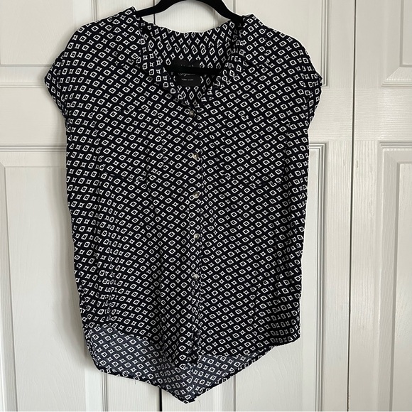 Jachs Girlfriend NY Womens Navy Geo Top Sz M Button-Up Geometric Pockets Aztec - Picture 1 of 10